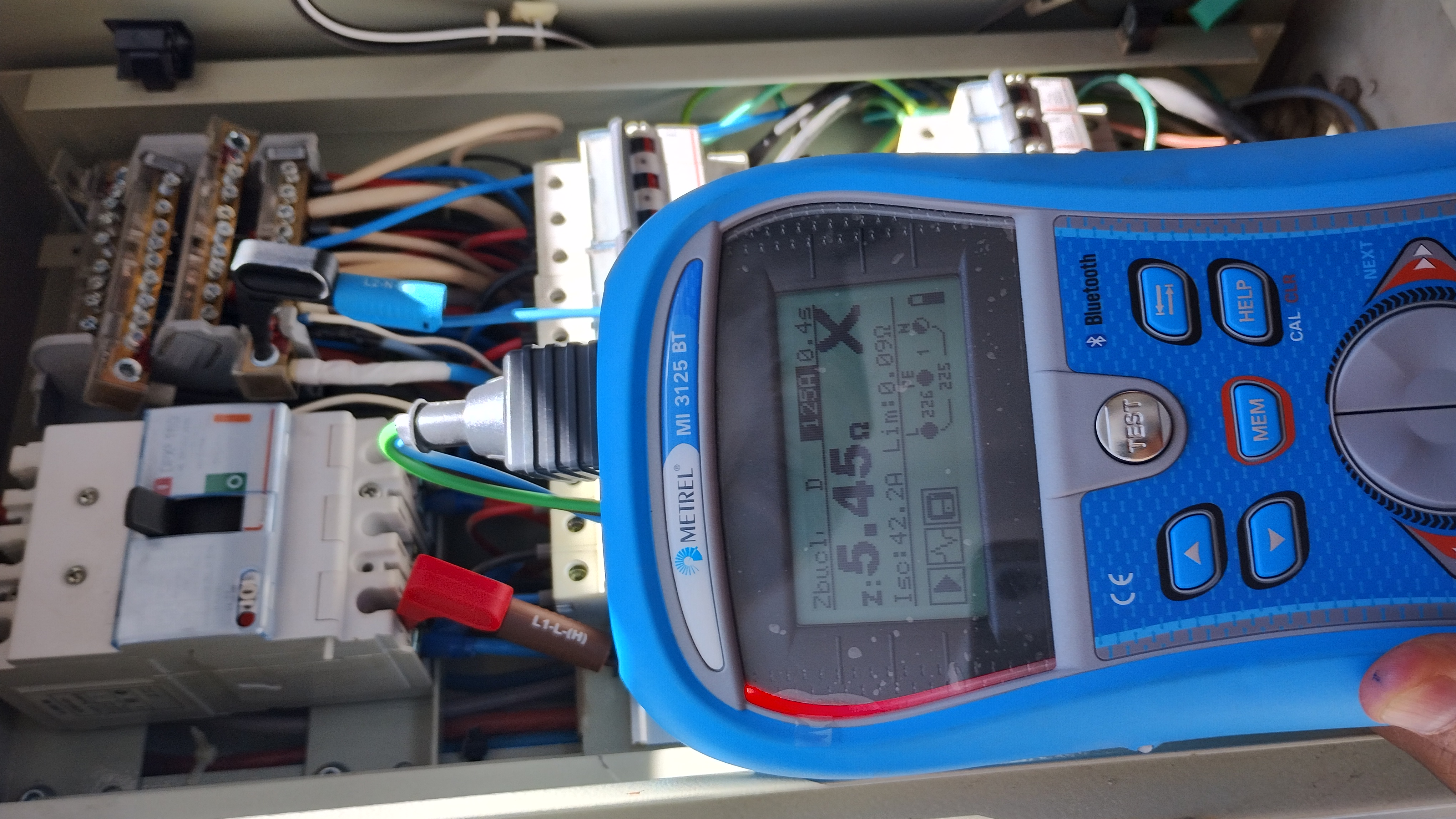 Medición eléctrica con resultado incorrecto — impedancia de bucle fuera de rango normativo