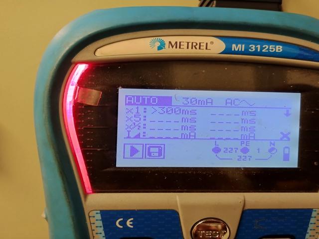 Medición eléctrica con resultado fuera de norma — RCD con tiempo de corte excedido